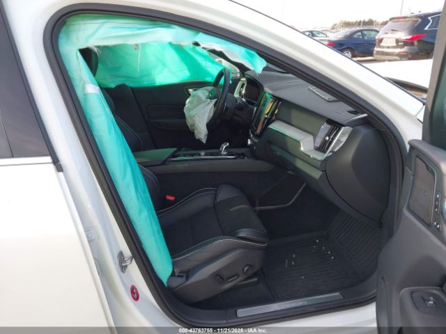 2019 VOLVO XC60 HYBRID LYVBR0DM9KB187935 Photo 4