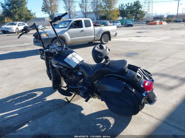 2018 HARLEY-DAVIDSON FLHCS 1HD1YBK35JC076649 Photo 2