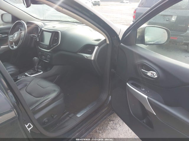 43763828 :رقم المزاد ، 1C4PJMJS6HW634795 vin ، 2017 Jeep Cherokee Overland 4x4 مزاد بيع