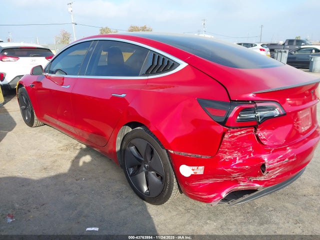 2018 TESLA MODEL 3 5YJ3E1EA8JF058463 Photo 2