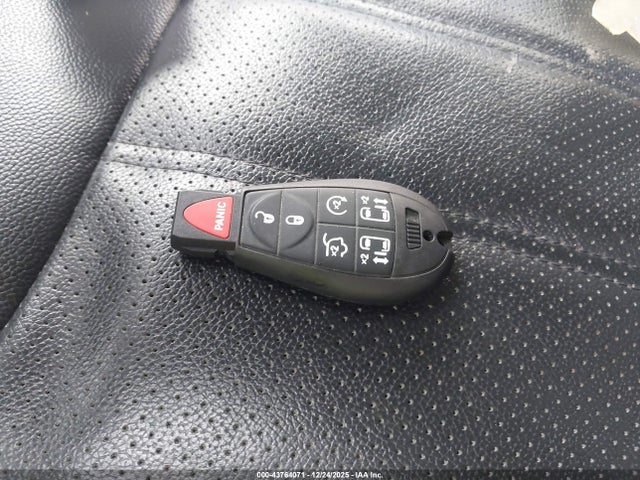 2014 Chrysler Town & Country Touring-l მანქანა იყიდება აუქციონზე, vin: 2C4RC1CG7ER425757, აუქციონის ნომერი: 43764071