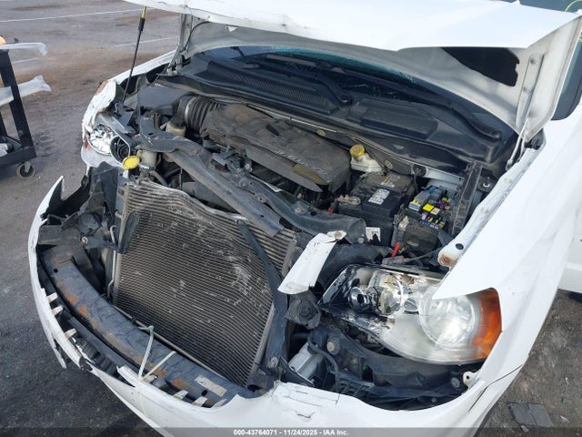 2014 Chrysler Town & Country Touring-l მანქანა იყიდება აუქციონზე, vin: 2C4RC1CG7ER425757, აუქციონის ნომერი: 43764071