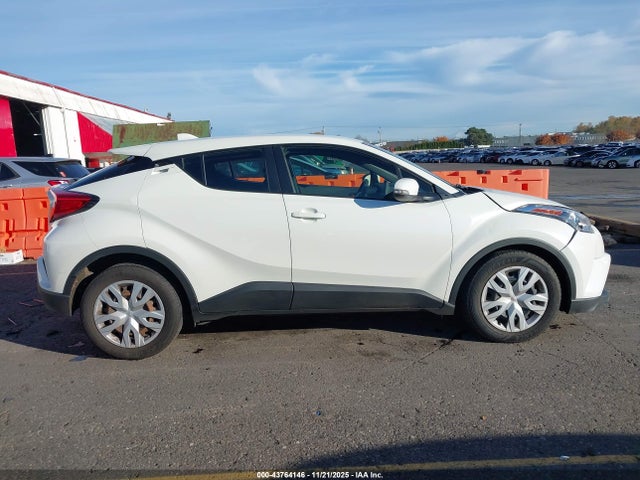 JTNKHMBXXK1026651 Toyota C-HR LE