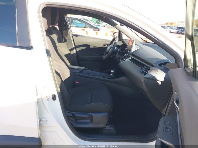 JTNKHMBXXK1026651 Toyota C-HR LE