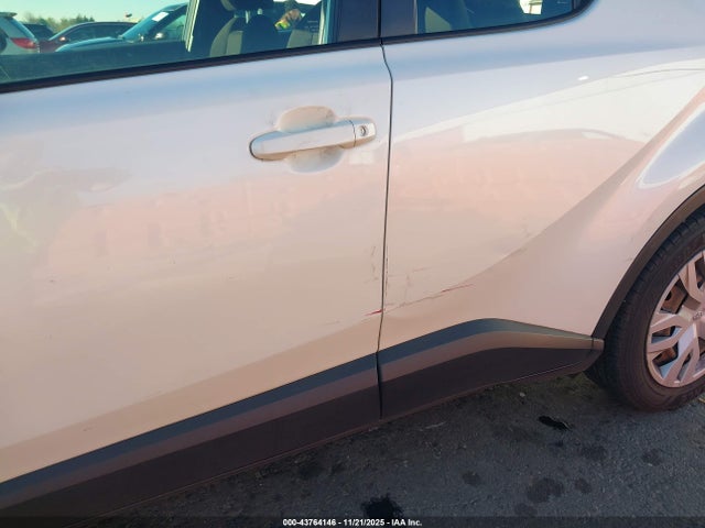 JTNKHMBXXK1026651 Toyota C-HR LE