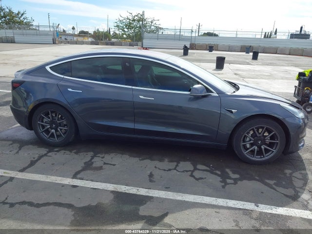 43764329 :رقم المزاد ، 5YJ3E1EBXKF191736 vin ، 2019 Tesla Model 3 Long Range/performance مزاد بيع