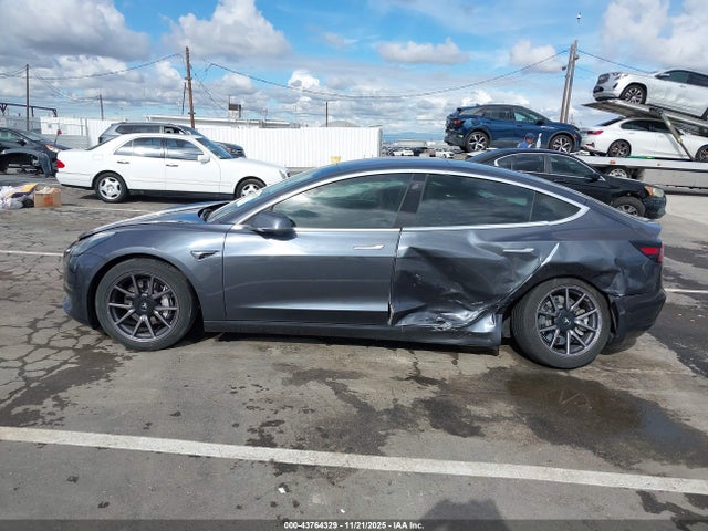 43764329 :رقم المزاد ، 5YJ3E1EBXKF191736 vin ، 2019 Tesla Model 3 Long Range/performance مزاد بيع