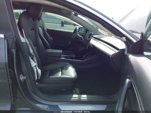43764329 :رقم المزاد ، 5YJ3E1EBXKF191736 vin ، 2019 Tesla Model 3 Long Range/performance مزاد بيع