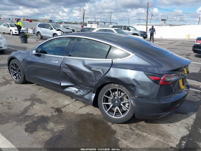 43764329 :رقم المزاد ، 5YJ3E1EBXKF191736 vin ، 2019 Tesla Model 3 Long Range/performance مزاد بيع