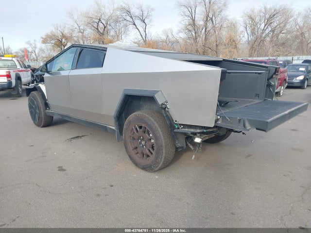2024 TESLA CYBERTRUCK 7G2CEHED2RA038881 Photo 2