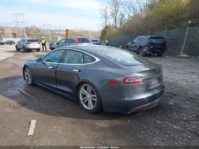 2015 TESLA MODEL S 5YJSA1H21FF095177 Photo 2