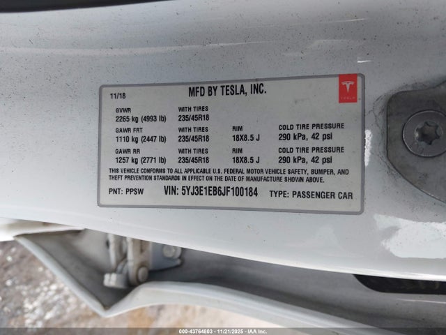 2018 TESLA MODEL 3 5YJ3E1EB6JF100184 Photo 8