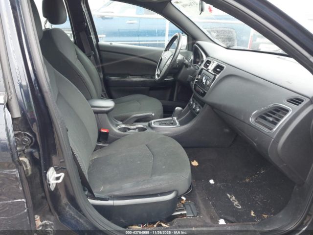 2011 CHRYSLER 200 1C3BC1FB8BN584138 Photo 4