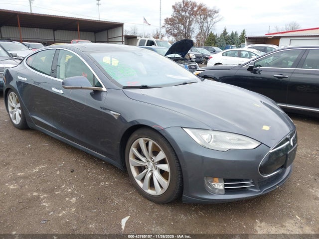 2015 TESLA MODEL S 5YJSA1H22FFP74827 Photo 0
