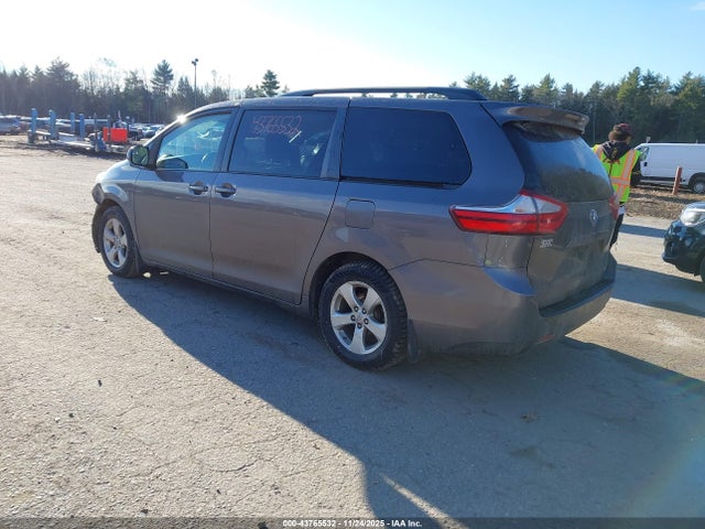 2016 TOYOTA SIENNA 5TDKK3DC9GS700499 Photo 2