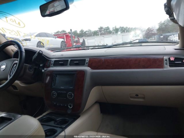 2011 CHEVROLET TAHOE 1GNSKBE08BR379472 Photo 4