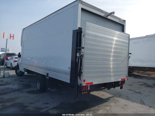 Chevrolet Express Cutaway 4500 Van 2024 1HA6GVC76RN002973 Image 3