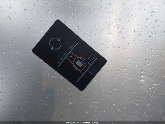 2024 TESLA MODEL Y 7SAYGAEE4RF149473 Photo 10