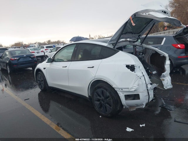 2024 TESLA MODEL Y 7SAYGAEE4RF149473 Photo 2