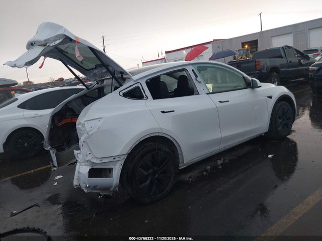 2024 TESLA MODEL Y 7SAYGAEE4RF149473 Photo 3