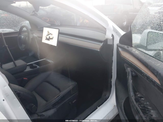 2024 TESLA MODEL Y 7SAYGAEE4RF149473 Photo 4