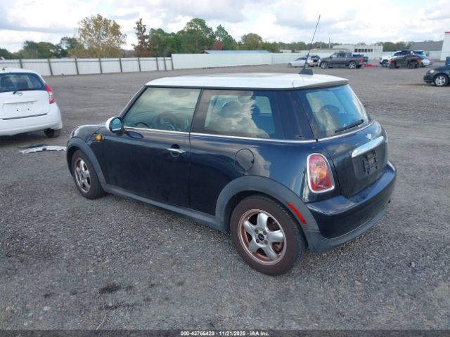 2008 MINI COOPER WMWMF33548TU67356 Photo 2