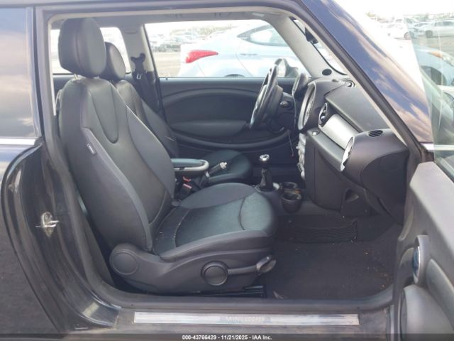 2008 MINI COOPER WMWMF33548TU67356 Photo 4