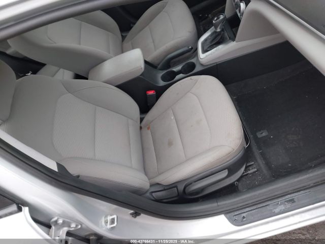 2019 HYUNDAI ELANTRA 5NPD74LF7KH495923 Photo 4