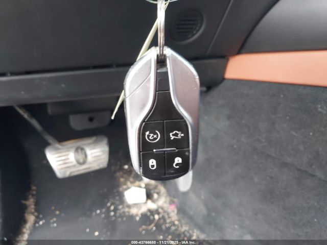 2017 MASERATI LEVANTE ZN661XUS0HX222938 Photo 10