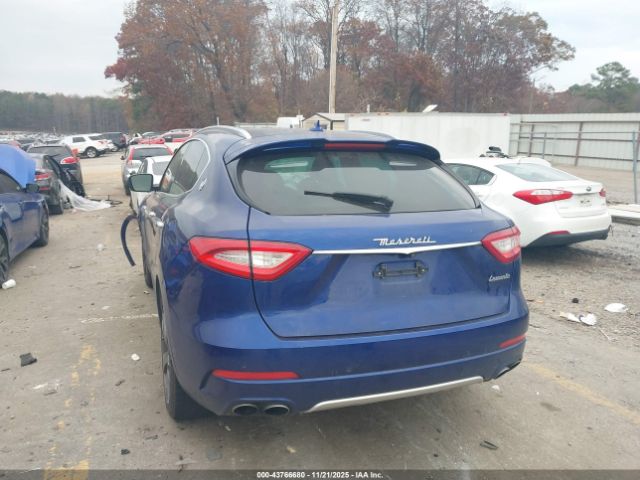 2017 MASERATI LEVANTE ZN661XUS0HX222938 Photo 2