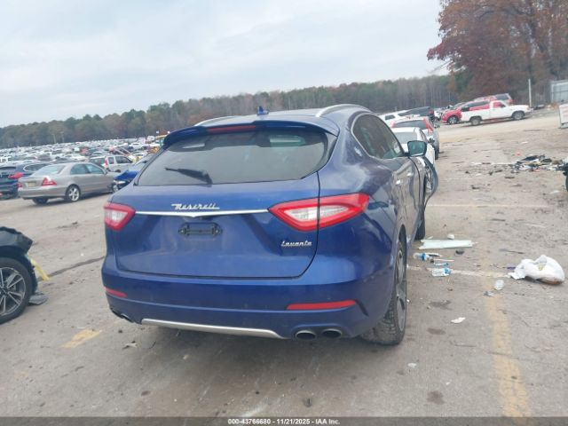 2017 MASERATI LEVANTE ZN661XUS0HX222938 Photo 3