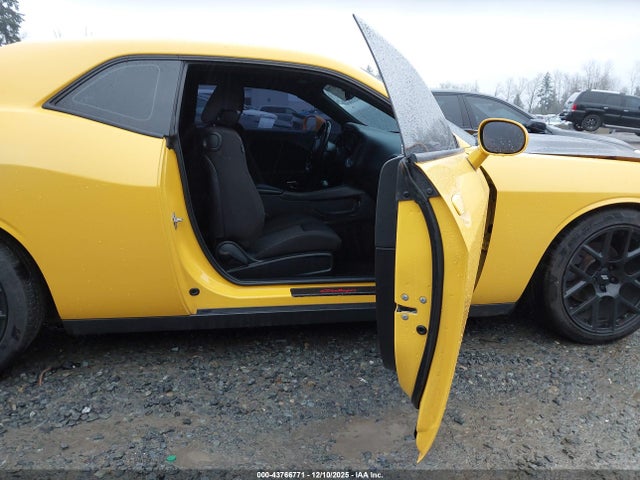 2C3CDZAG3JH199516 Dodge Challenger Sxt
