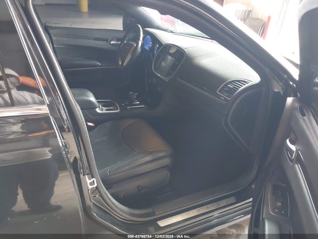 Chrysler 300C 2014 2C3CCAEG1EH190057 Image 5