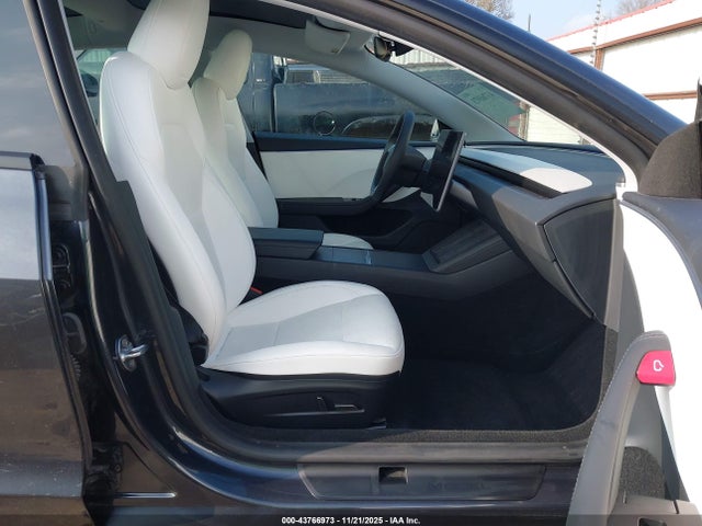 2025 TESLA MODEL 3 5YJ3E1EA2SF917208 Photo 4