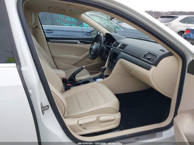 Продаж на аукціоні авто 2017 Volkswagen Passat 1.8t R-line, vin: 1VWDT7A39HC021592, номер лоту: 43767234