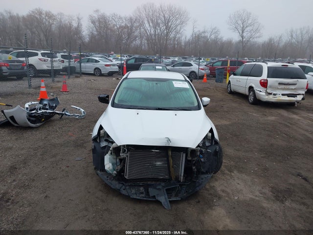 Ford FOCUS SE 2018 1FADP3K20JL215381 Image 13