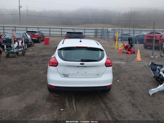 Ford FOCUS SE 2018 1FADP3K20JL215381 Image 17