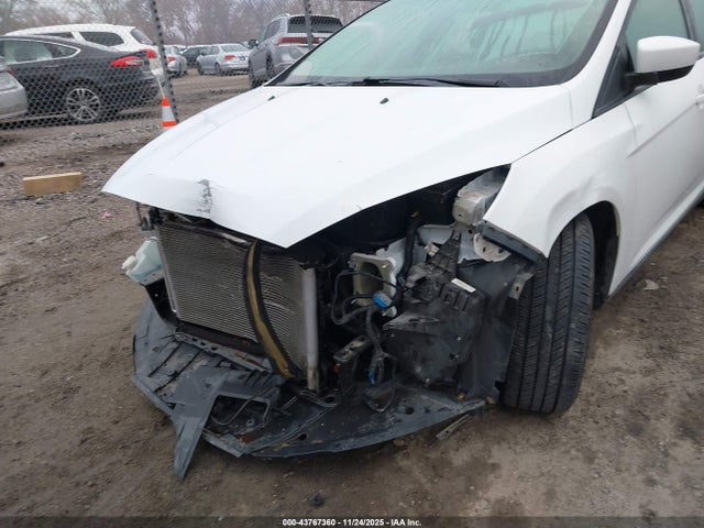 Ford FOCUS SE 2018 1FADP3K20JL215381 Image 18