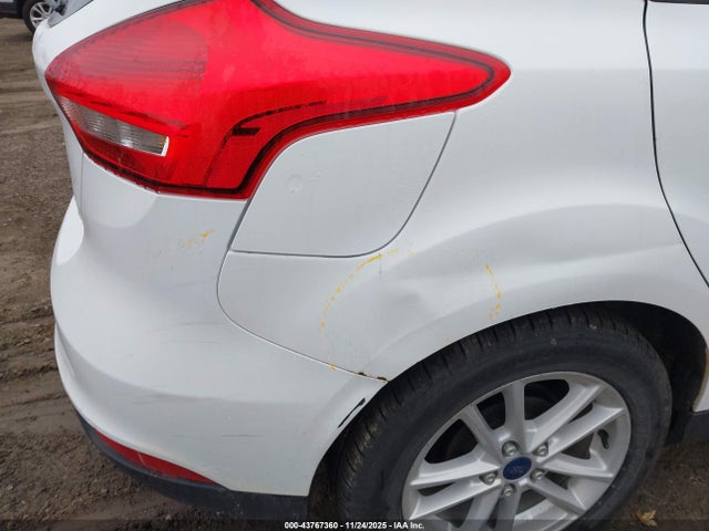 Ford FOCUS SE 2018 1FADP3K20JL215381 Image 21
