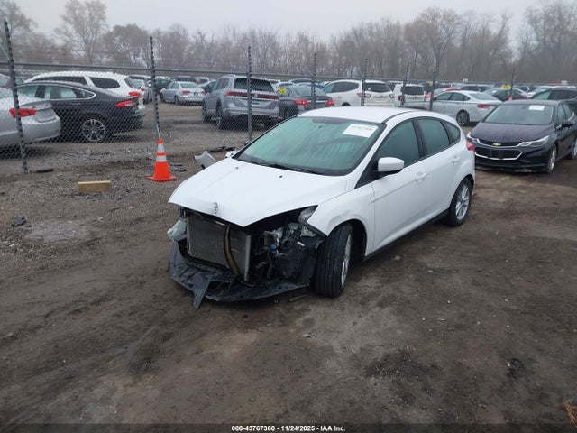 Ford FOCUS SE 2018 1FADP3K20JL215381 Image 2