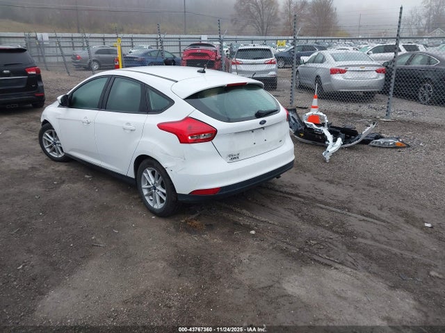Ford FOCUS SE 2018 1FADP3K20JL215381 Image 3