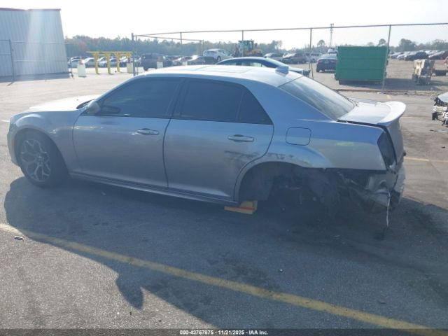 2018 CHRYSLER 300 2C3CCABG7JH266590 Photo 2