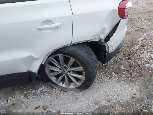 43767993 :رقم المزاد ، WVGBV7AX8HK047237 vin ، 2017 Volkswagen Tiguan 2.0t/2.0t S مزاد بيع