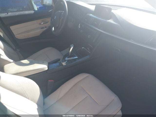 WBA3B1C58FK137718 BMW 320i