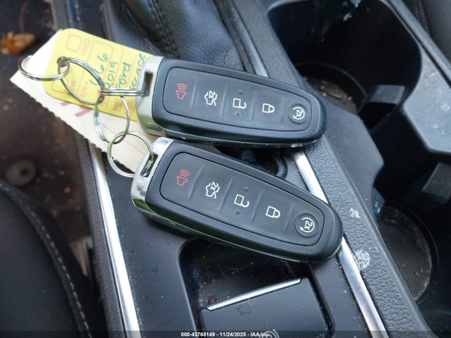 Продажа на аукционе авто 2019 Ford Escape Se, vin: 1FMCU9GD5KUB07776, номер лота: 43768149