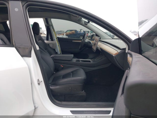 2023 TESLA MODEL Y 7SAYGDEE7PF691505 Photo 4