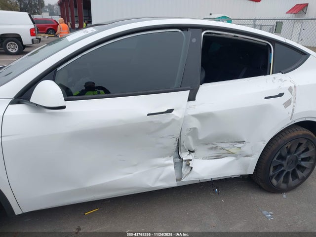 2023 TESLA MODEL Y 7SAYGDEE7PF691505 Photo 5
