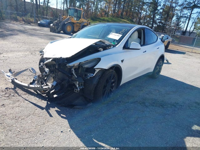 2021 TESLA MODEL Y 5YJYGDEEXMF179424 Photo 1