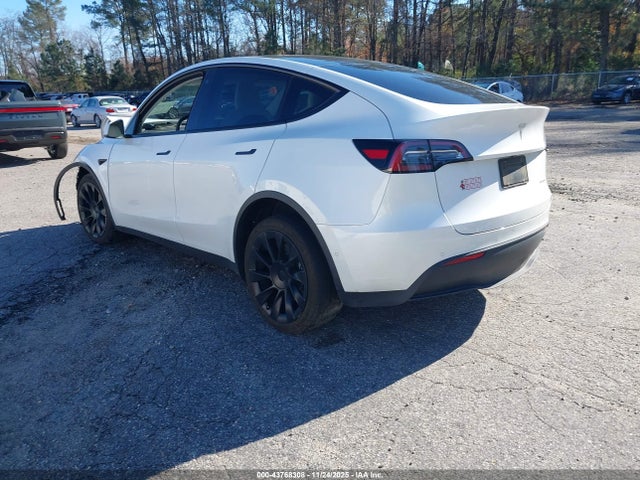 2021 TESLA MODEL Y 5YJYGDEEXMF179424 Photo 2