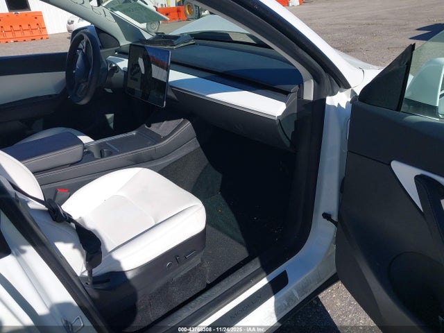 2021 TESLA MODEL Y 5YJYGDEEXMF179424 Photo 4